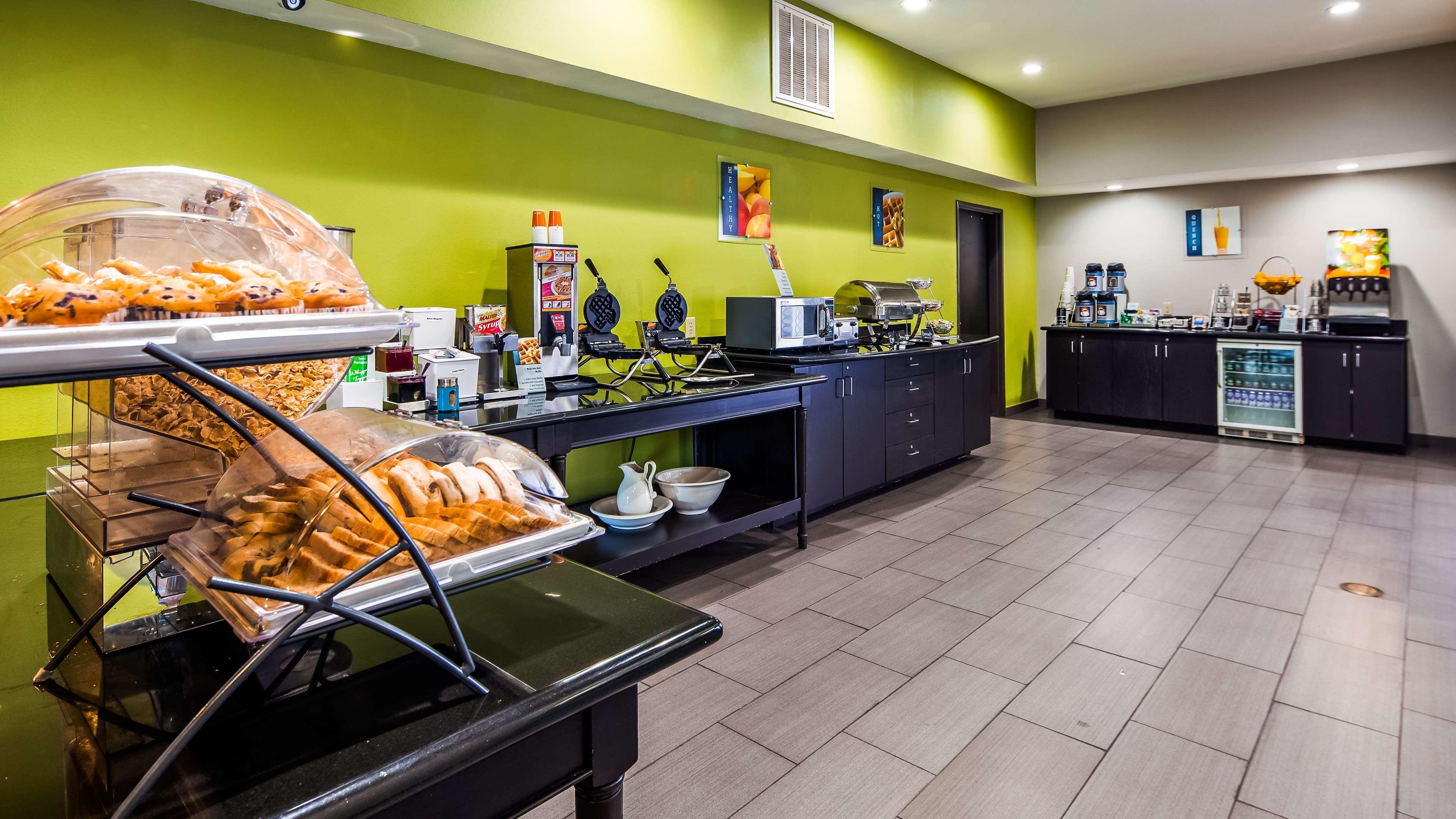 Best Western Golden Prairie Inn And Suites Sidney Exteriör bild