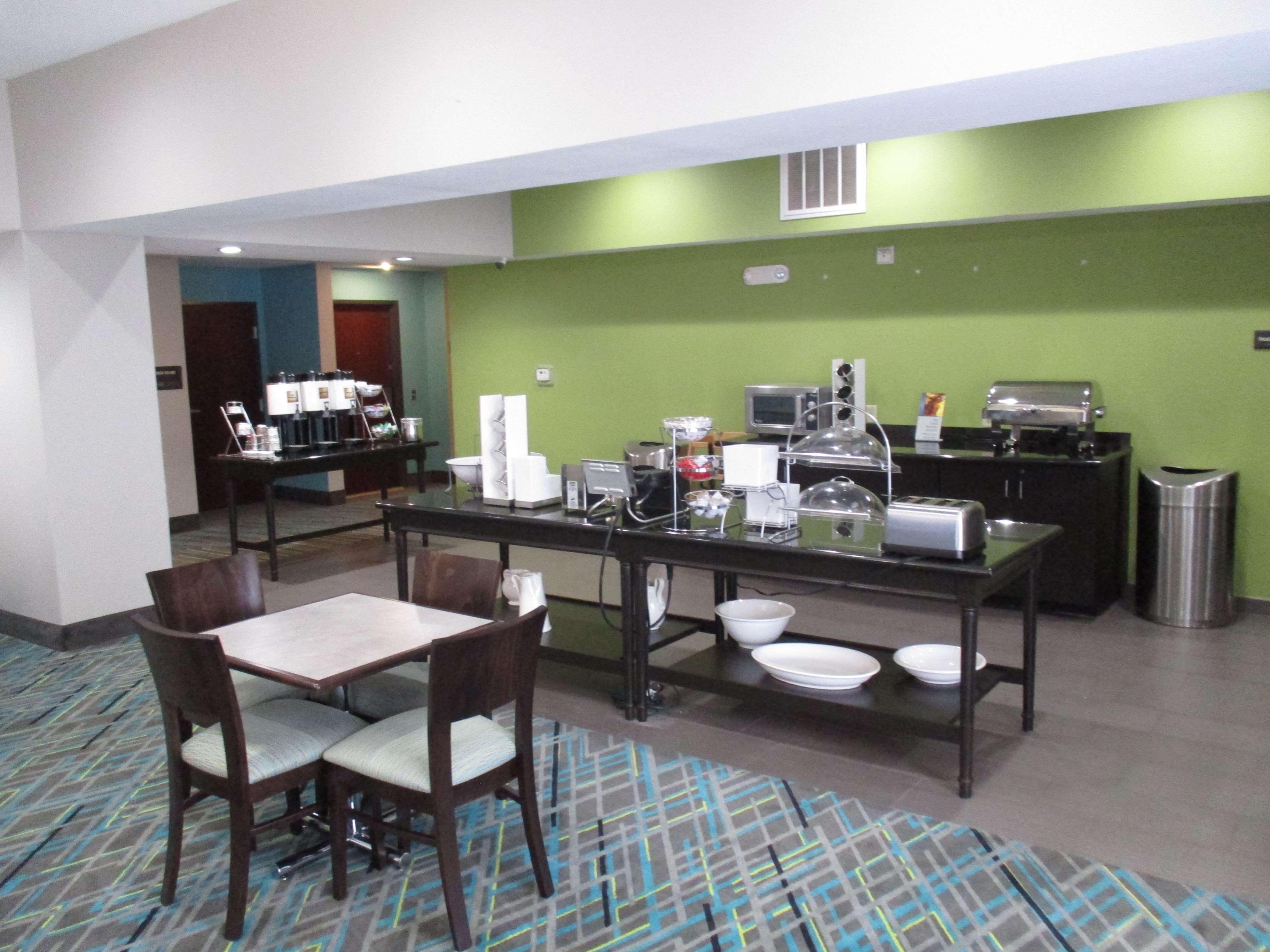 Best Western Golden Prairie Inn And Suites Sidney Exteriör bild