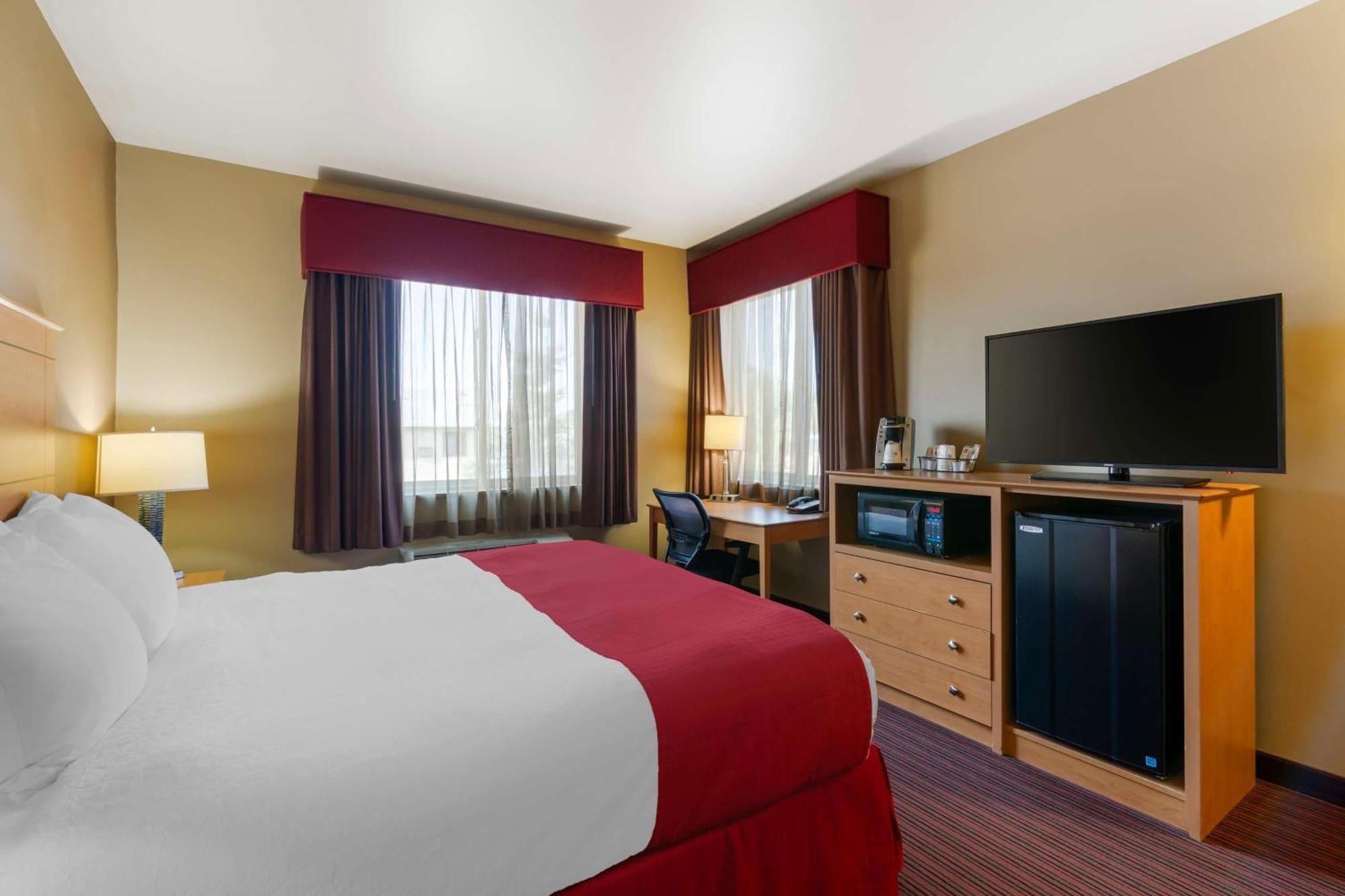 Best Western Golden Prairie Inn And Suites Sidney Exteriör bild