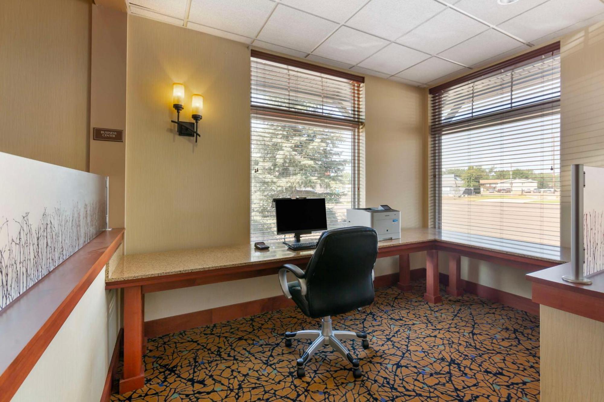 Best Western Golden Prairie Inn And Suites Sidney Exteriör bild