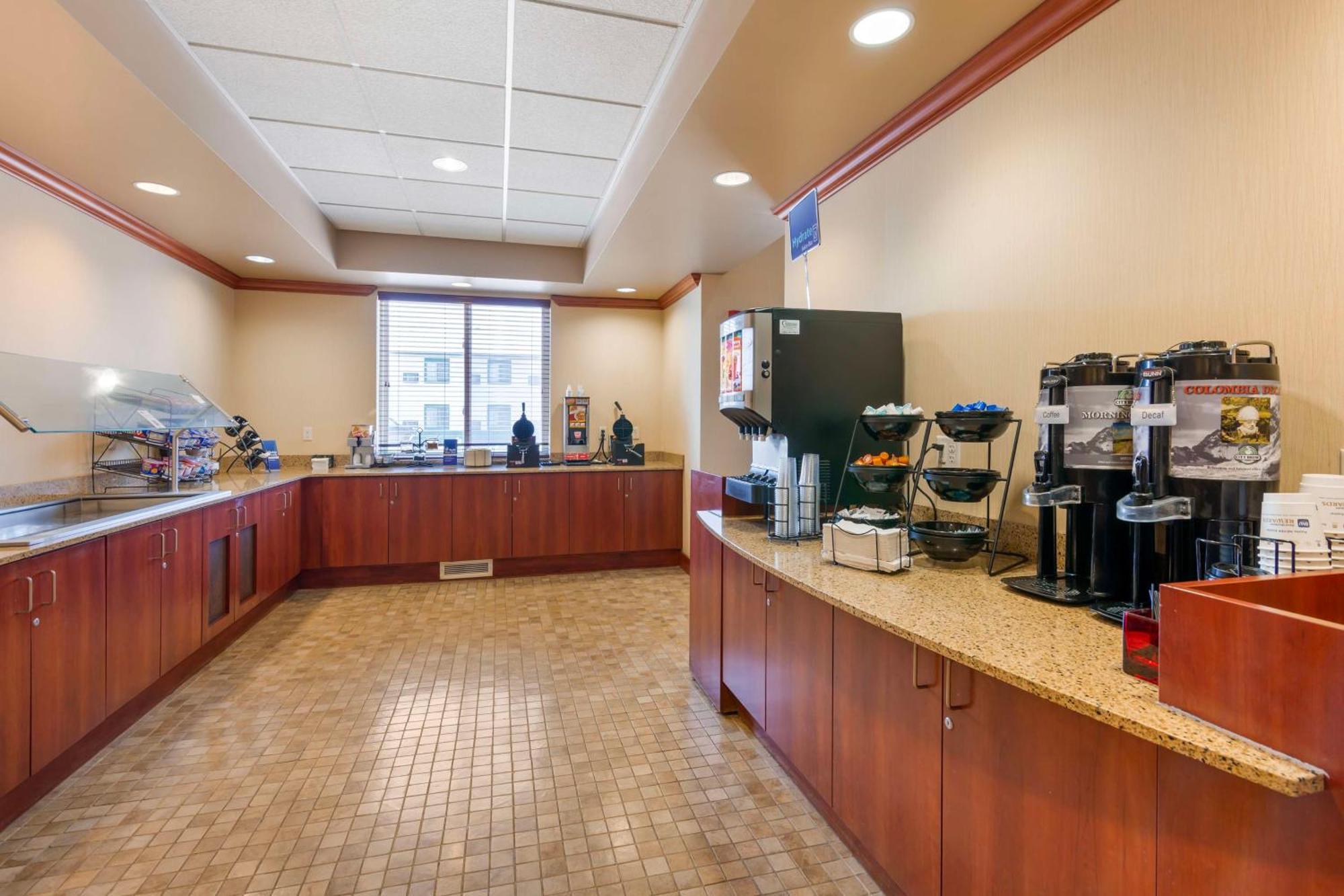 Best Western Golden Prairie Inn And Suites Sidney Exteriör bild