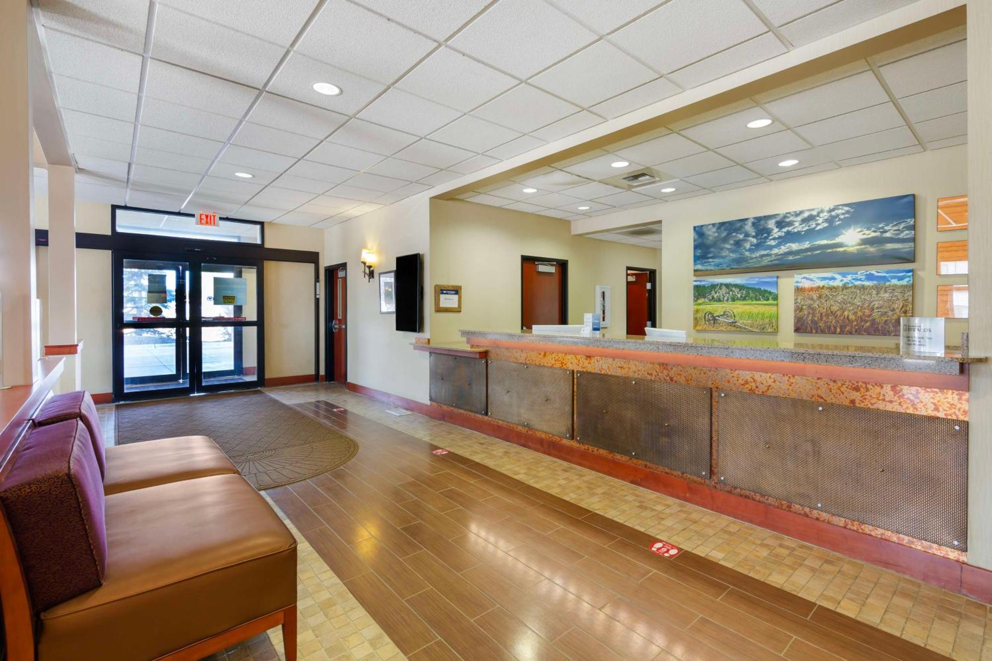 Best Western Golden Prairie Inn And Suites Sidney Exteriör bild