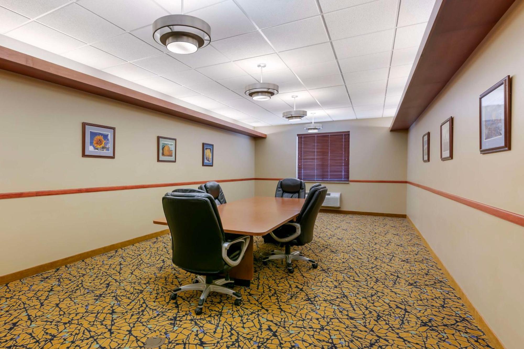 Best Western Golden Prairie Inn And Suites Sidney Exteriör bild