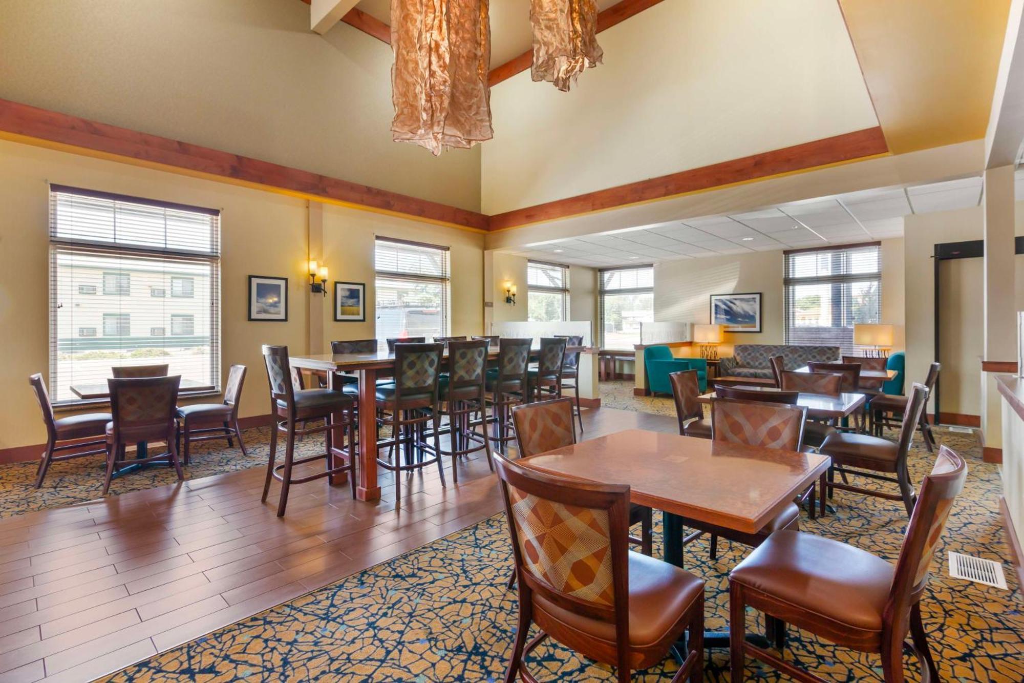 Best Western Golden Prairie Inn And Suites Sidney Exteriör bild